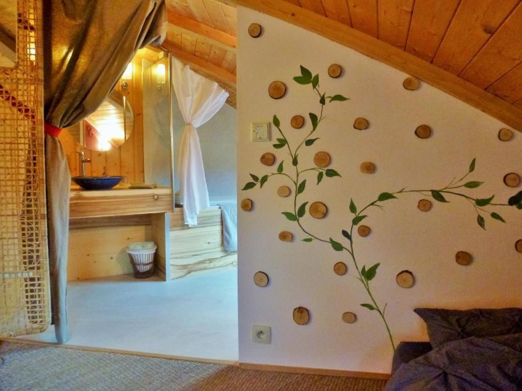 Au-Dela Des Nuages, Maison D'Hotes Insolite & Spa Aubessagne Екстериор снимка