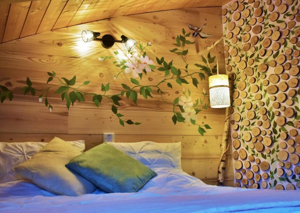 Au-Dela Des Nuages, Maison D'Hotes Insolite & Spa Aubessagne Екстериор снимка