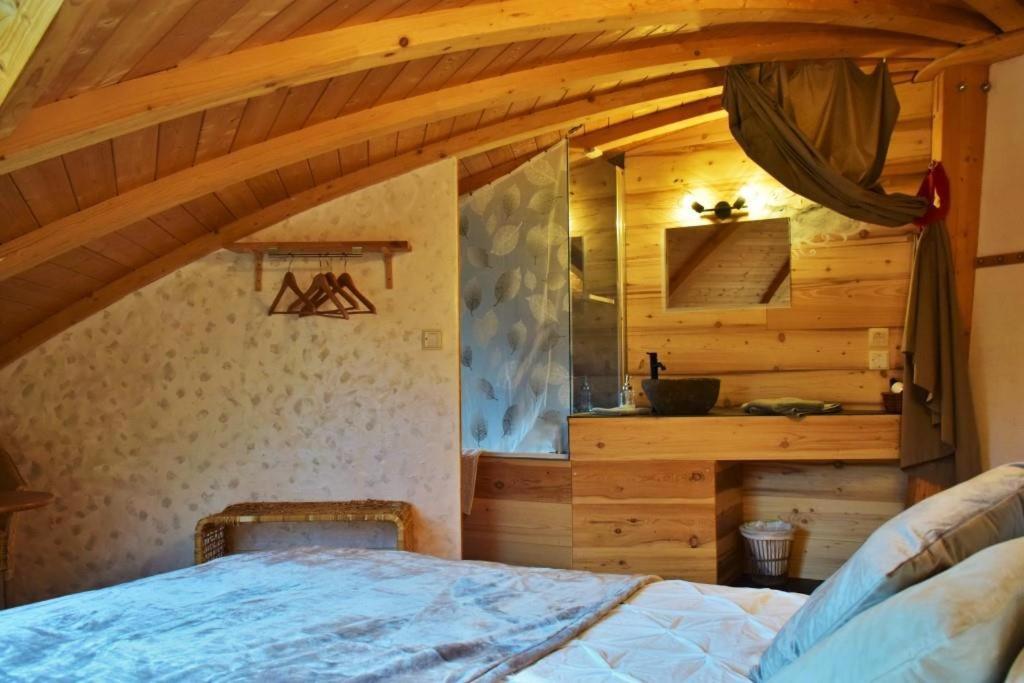 Au-Dela Des Nuages, Maison D'Hotes Insolite & Spa Aubessagne Екстериор снимка