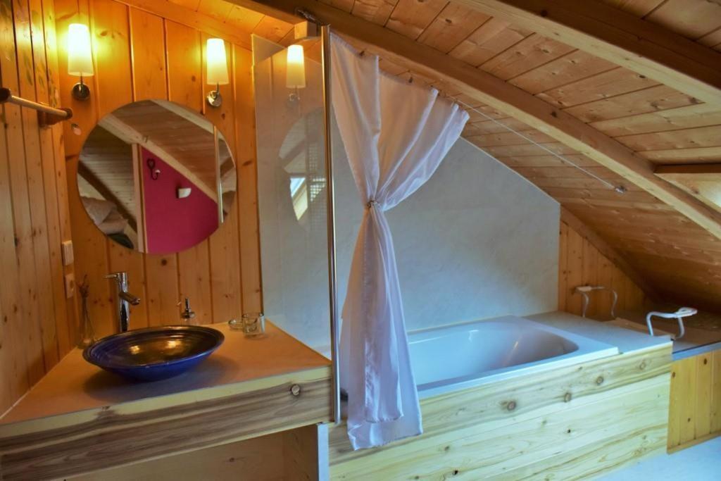 Au-Dela Des Nuages, Maison D'Hotes Insolite & Spa Aubessagne Екстериор снимка